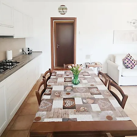 Semesterbostad Holiday Home Calmasino